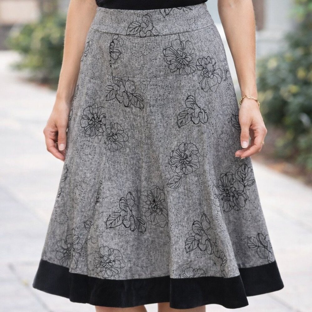 Ali Miles, size 4 fit and flare skirt, floral pattern, back zip, wide belt loops